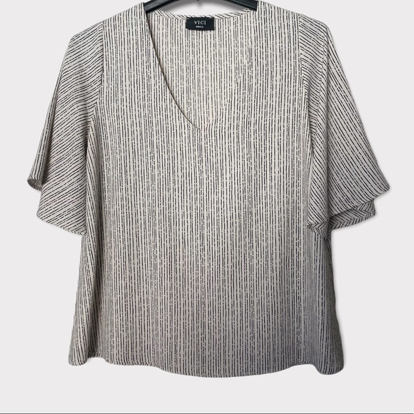 Vici Spontaneity Butterfly Sleeve Striped Blouse Small - Picture 2 of 8